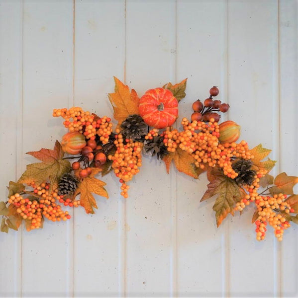 パンプキン＆木の実たくさんの　オレンジハロウィン造花リース ハロウィン オレンジ色のニゲラのリース：木の実 パンプキン